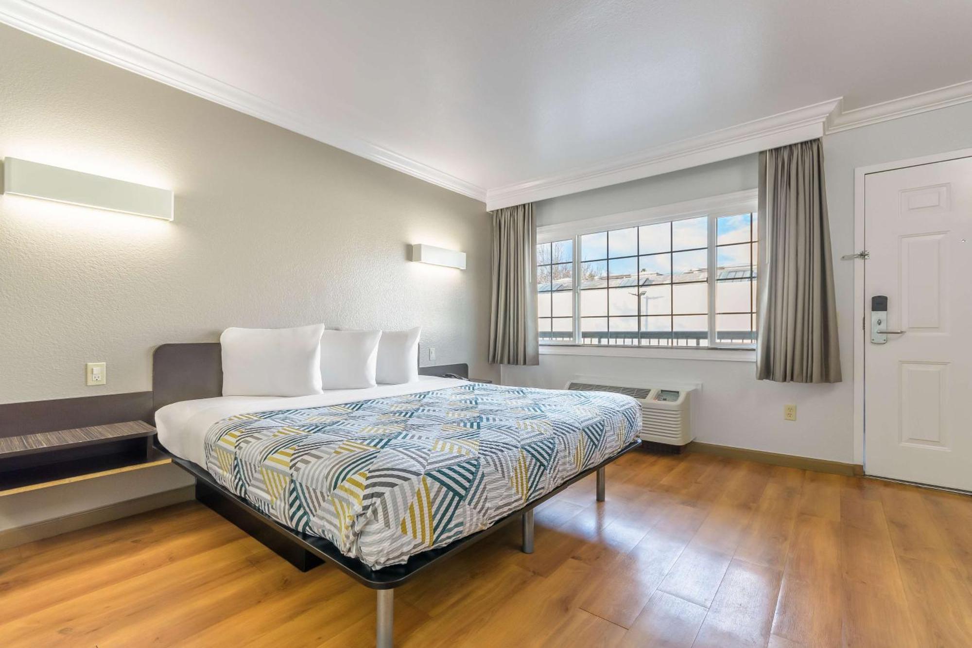 Motel 6-San Jose, Ca - Convention Center Zewnętrze zdjęcie