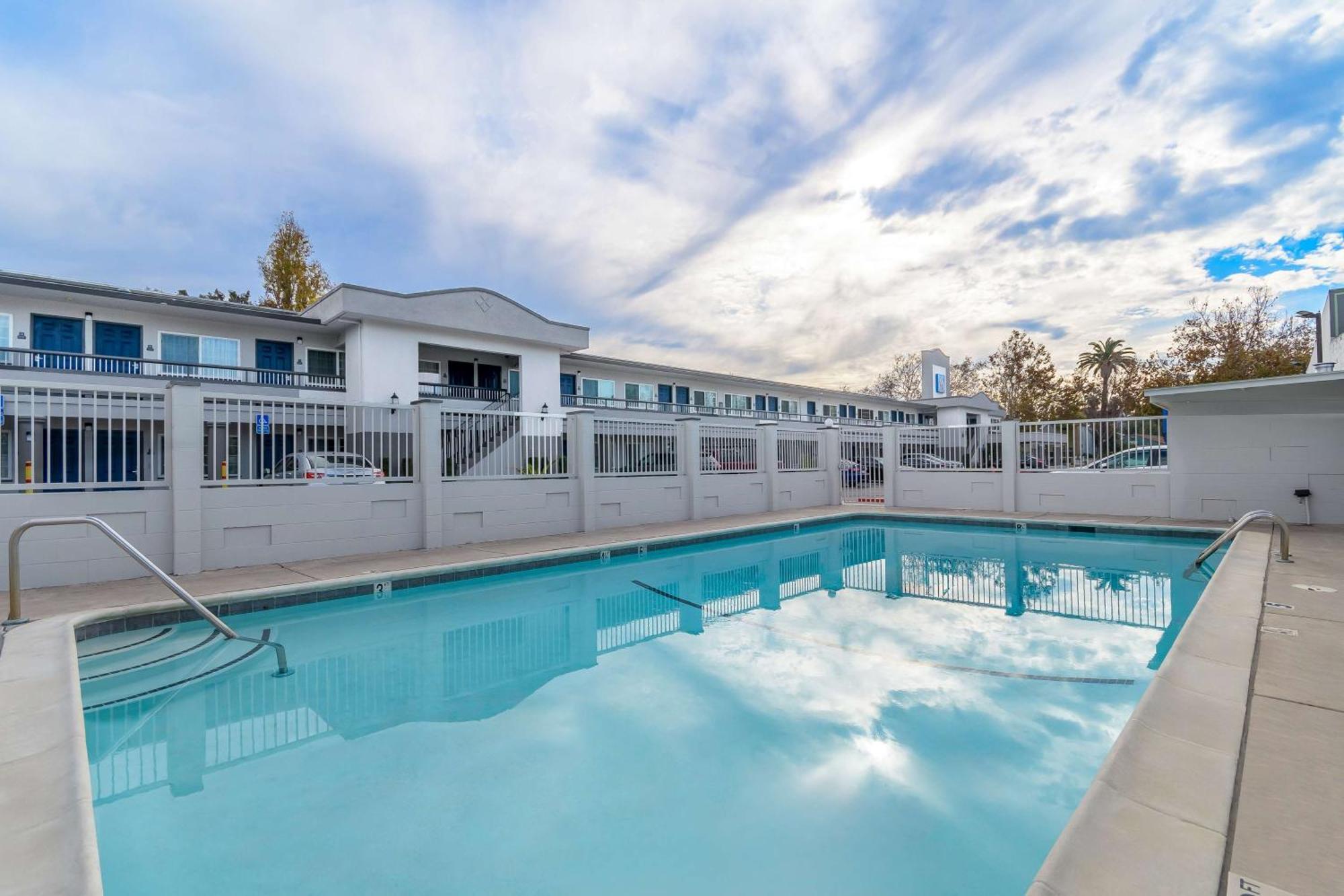Motel 6-San Jose, Ca - Convention Center Zewnętrze zdjęcie
