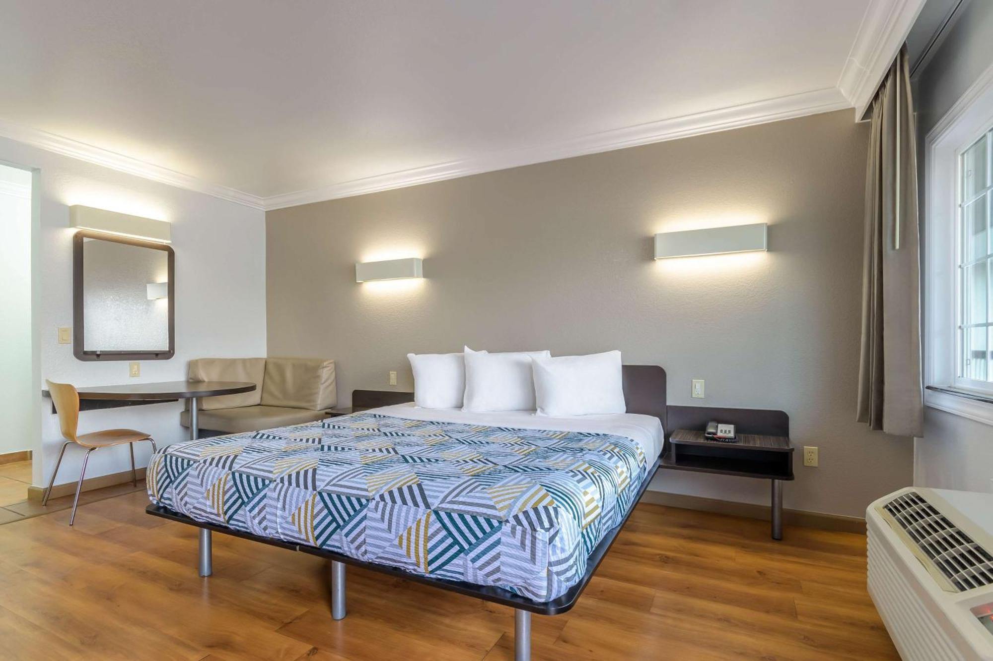 Motel 6-San Jose, Ca - Convention Center Zewnętrze zdjęcie