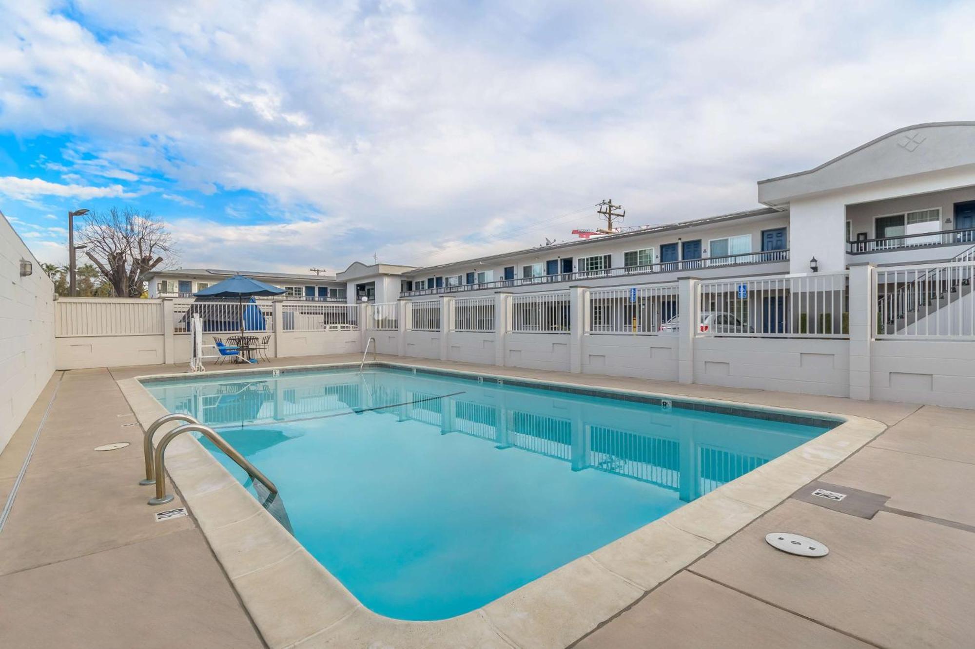 Motel 6-San Jose, Ca - Convention Center Zewnętrze zdjęcie